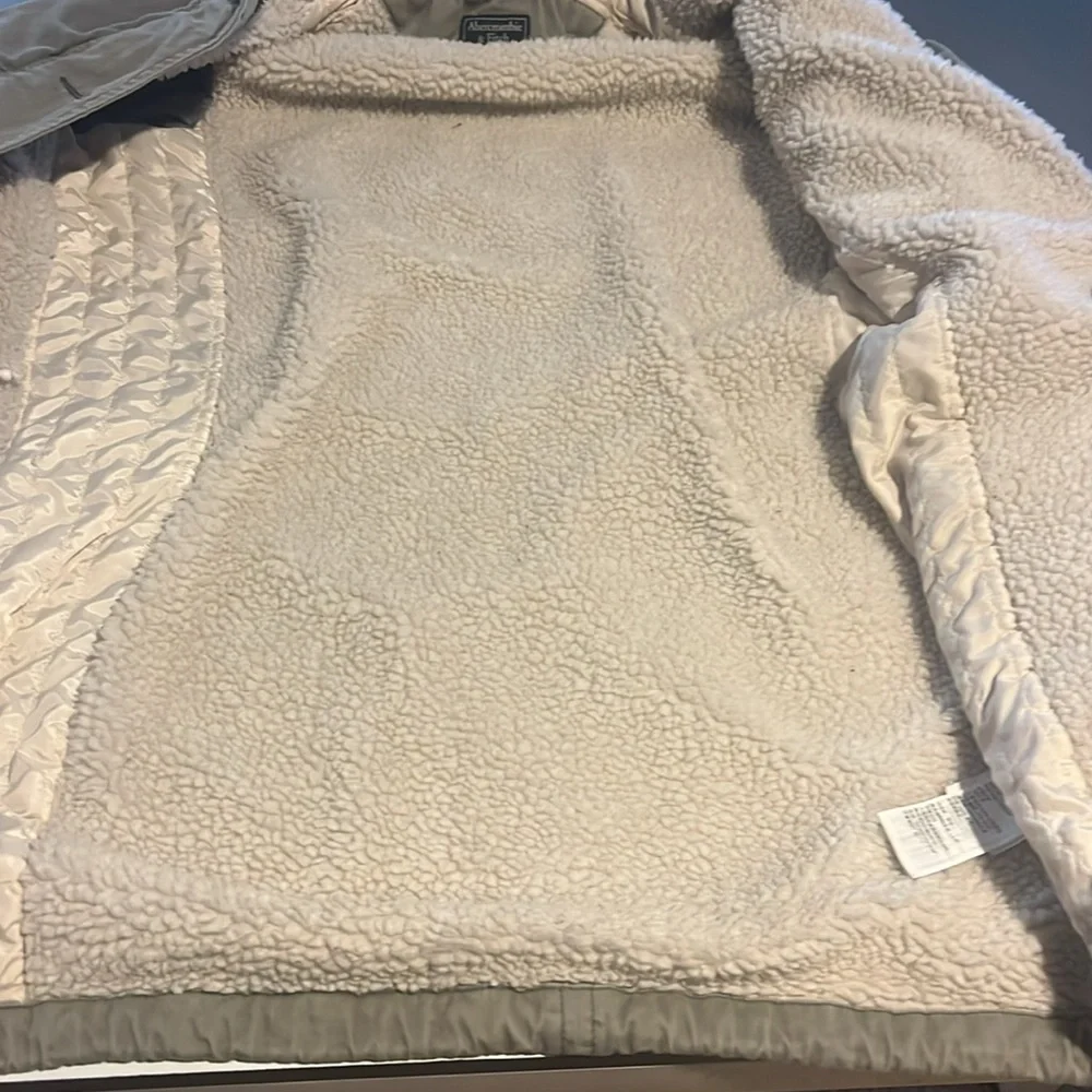 Men’s size M Abercrombie Sherpa
Lined coat - Picture 3 of 5